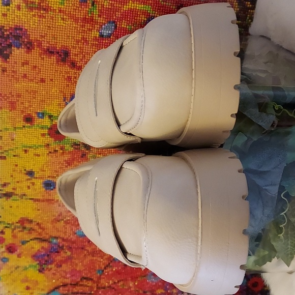 Womens No Boundaries Lug Slip-on Loafers - Picture 10 of 11